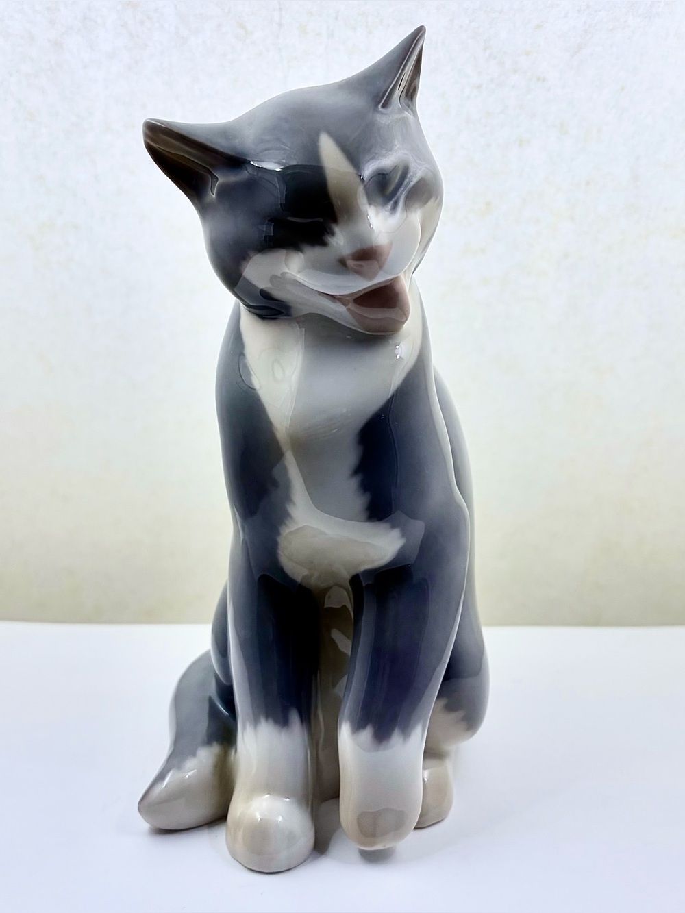 Vintage Bing & Grondahl Cat Figurine #2256
